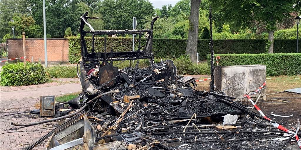 Wohnwagenbrand an der Schützenwiese - Brandursache gefunden Der abgebrannte Wohnwagen eines Schaustellers an der Jakobi-Kirmes.
