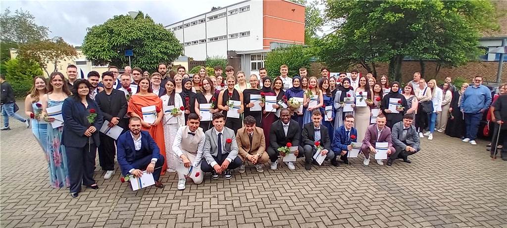 Der Abitur-Jahrgang der Willy-Brandt-Gesamtschule Bergkamen feierte den Abschluss im Studio-Theater.