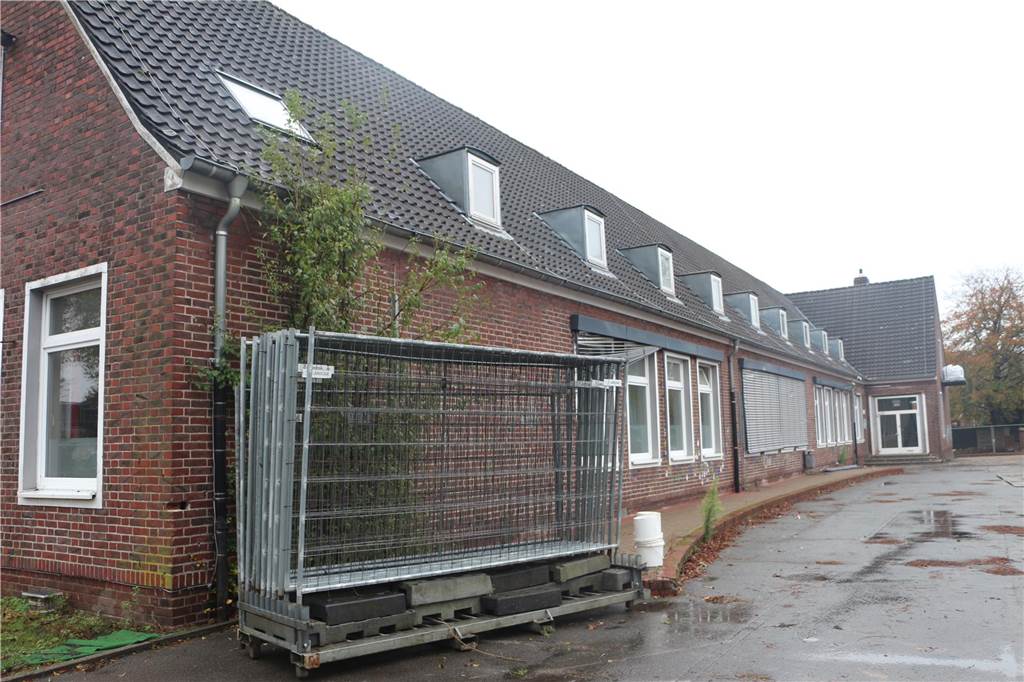 Aus Geschichte wird Erinnerung: Abbruch der Hilgenbergschule gestartet ein Schulgebäude