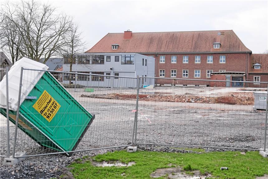 Politik sagt Nein zu noch höheren Kosten Der Abriss des früheren Gebäudes ist abgeschlossen. Jetzt geht es um die Frage, wie und vor allem wie teuer der Neubau auf dem Schulgelände in Südlohn wird.