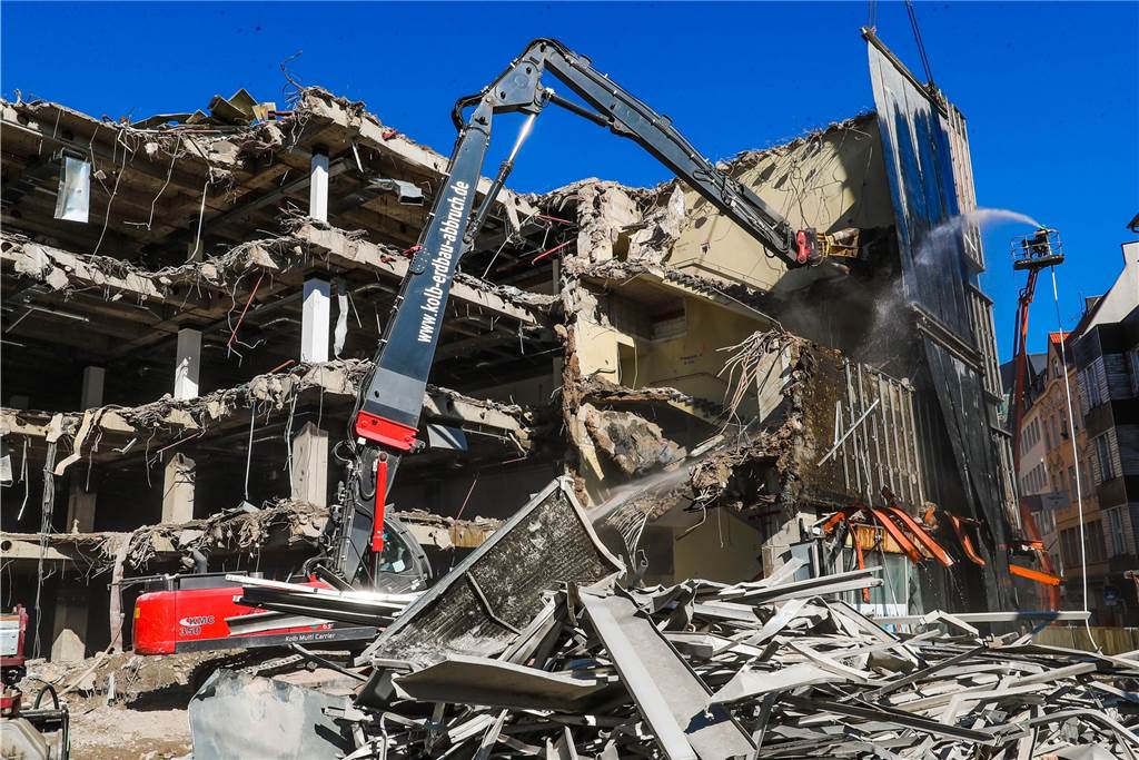 Phoenix-See, Wilo, Hauptbahnhof: So geht es auf Dortmunds größten Baustellen weiter Der Abriss des früheren Karstadt-Hauses an der Kampstraße sorgte im Frühjahr 2018 für Aufsehen.