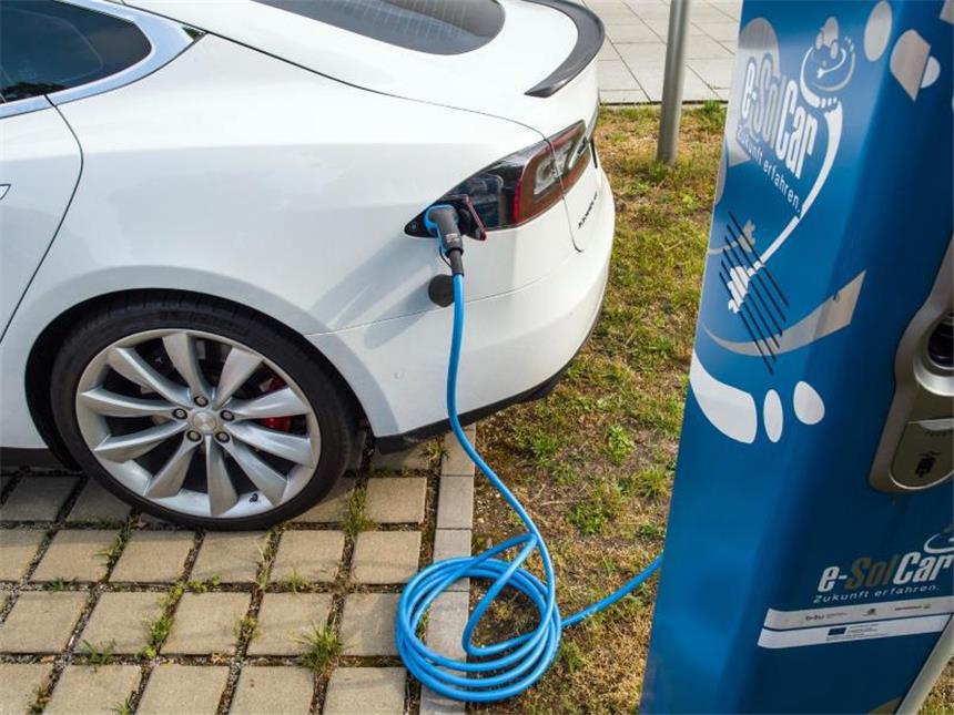 VW will mit Chinesen bei Elektroautos zusammenarbeiten Der Absatz von Autos mit alternativen Antrieben stagniert in der Europäischen Union. Foto: Patrick Pleul