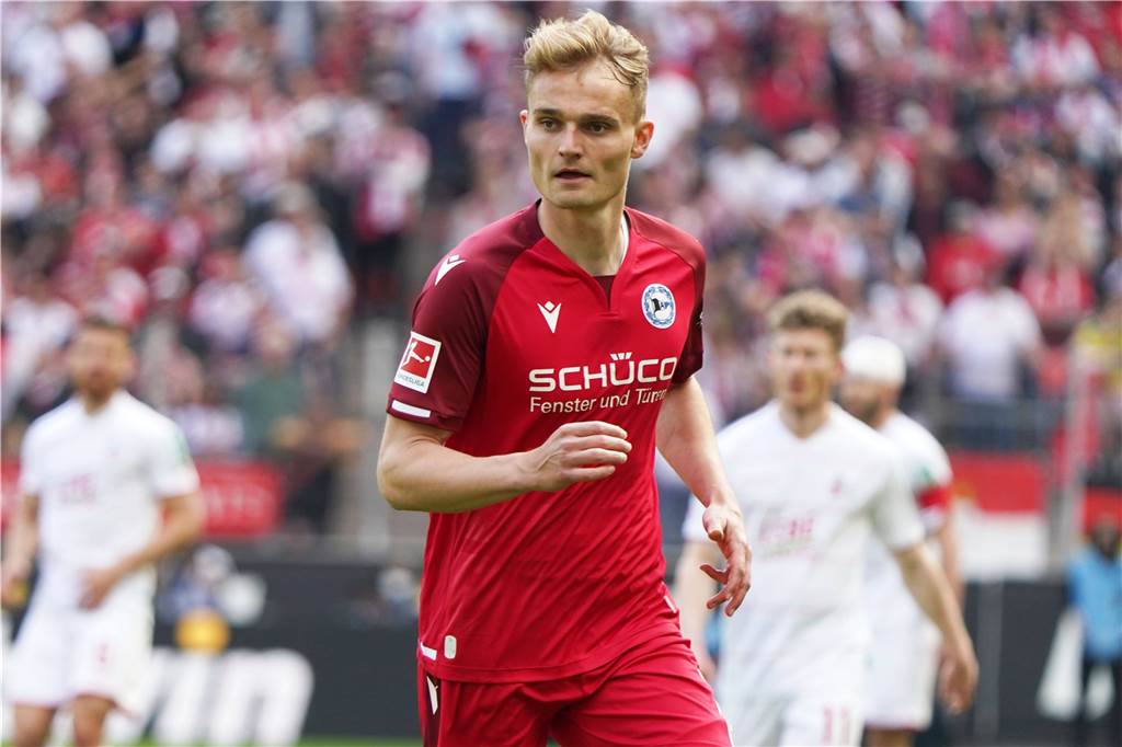Ex-BVB-Spieler Amos Pieper bei Werder Bremen: Lied zum Einstand überzeugt die Mitspieler nicht Der Abschied aus Bielefeld kam für Amos Pieper zum richtigen Zeitpunkt.