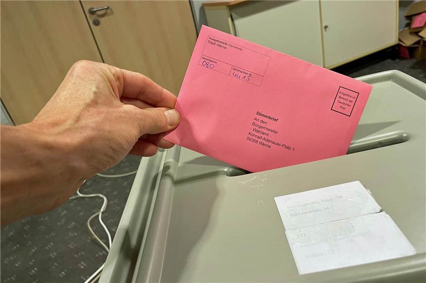 Bürgerentscheid kostet Stadt Werne eine stolze Summe Der Abstimmungszettel und die übrigen Unterlagen für den Bürgerentscheid zum Industrie- und Gewerbegebiet. Hier bei der Briefwahl.
