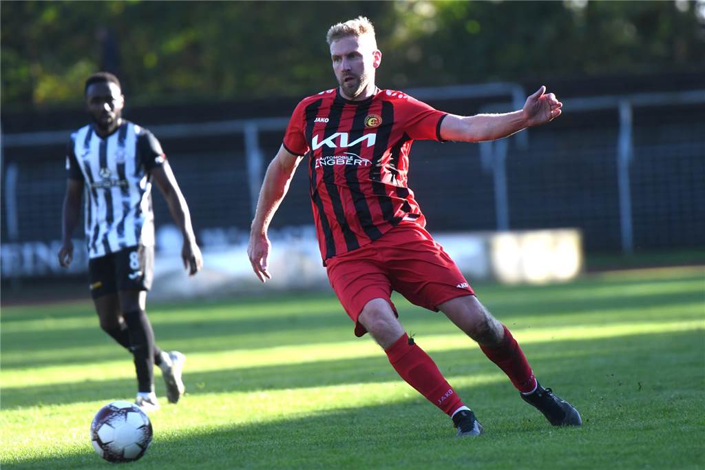 „Edin Terzić war genau das Gegenteil von mir“ Der Abwehrchef bei der Spvgg. Erkenschwick: Nils Eisen (37).