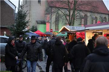Der Adventsmarkt in Selm hat von Freitag bis Sonntag geöffnet.