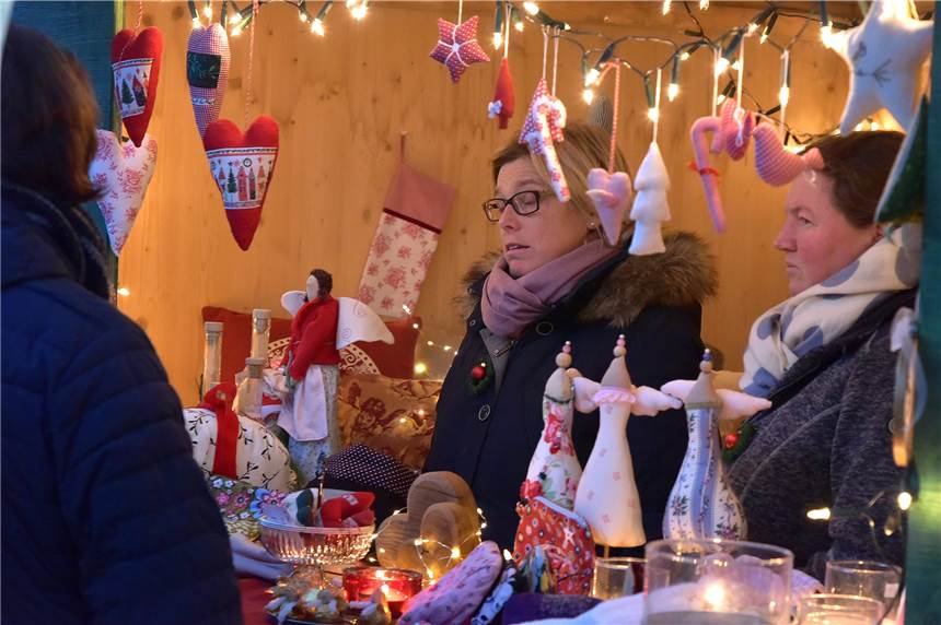 So war der Adventsmarkt in Cappenberg Der Adventsmarkt war gut besucht