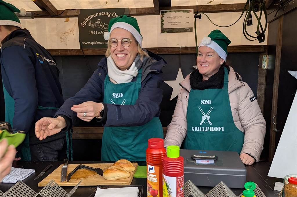 Der Adventstreff an der Oedinger Burg hat seine Fans längst nicht nur in der Grenzgemeinde. Das machen immer wieder die hohen Besucherzahlen deutlich. Das Prädikat „klein aber fein“ hat der Adventstreff auch in diesem Jahr wieder vollauf verdient. Und wie viel Spaß die Akteure der teilnehmenden heimischen Vereine und Verbände dabei haben, war an der vielen strahlenden Gesichtern abzulesen.