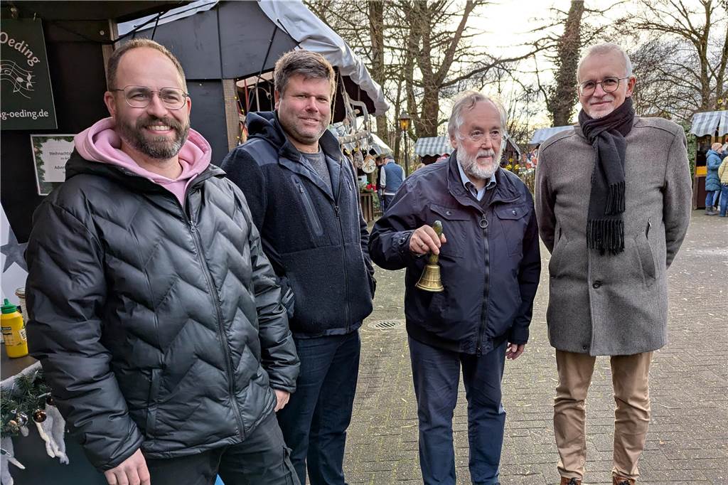 Der Adventstreff an der Oedinger Burg hat seine Fans längst nicht nur in der Grenzgemeinde. Das machen immer wieder die hohen Besucherzahlen deutlich. Das Prädikat „klein aber fein“ hat der Adventstreff auch in diesem Jahr wieder vollauf verdient. Und wie viel Spaß die Akteure der teilnehmenden heimischen Vereine und Verbände dabei haben, war an der vielen strahlenden Gesichtern abzulesen.