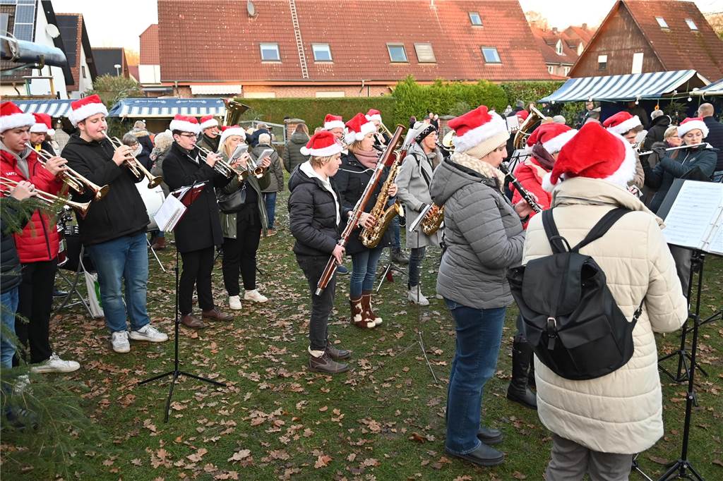 Der Adventszauber am Heimathaus in Dorsten-Wulfen am 1.12. war wieder Treffpunkt für viele Wulfener und "auswärtige" Gäste.