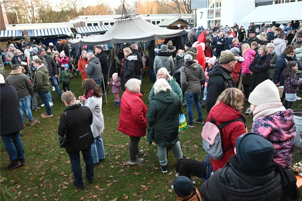 Der Adventszauber am Heimathaus in Dorsten-Wulfen am 1.12. war wieder Treffpunkt für viele Wulfener und "auswärtige" Gäste.