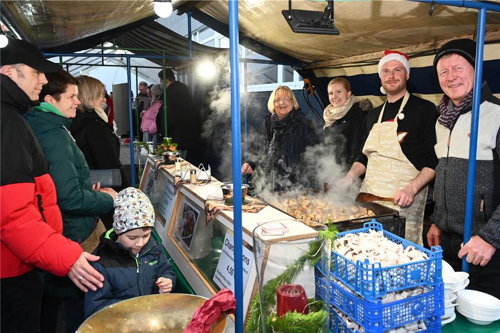 Der Adventszauber am Heimathaus in Dorsten-Wulfen am 1.12. war wieder Treffpunkt für viele Wulfener und "auswärtige" Gäste.