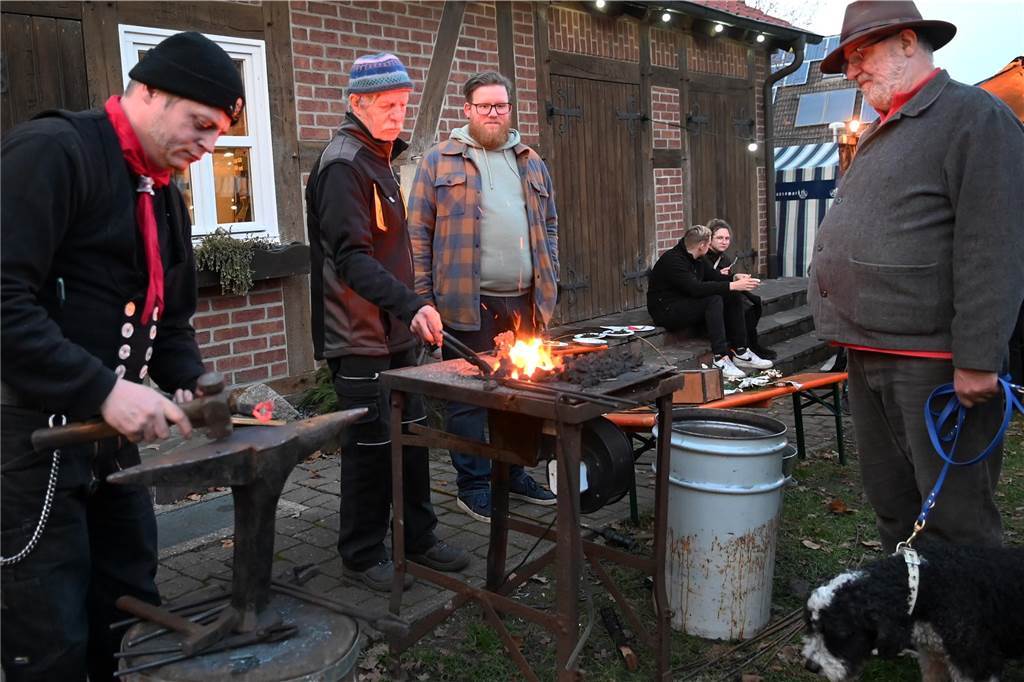 Der Adventszauber am Heimathaus in Dorsten-Wulfen am 1.12. war wieder Treffpunkt für viele Wulfener und "auswärtige" Gäste.