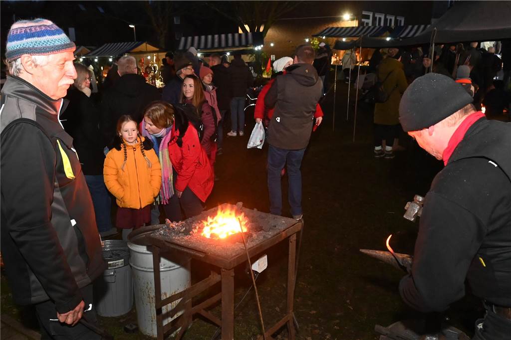 Der Adventszauber am Heimathaus in Dorsten-Wulfen am 1.12. war wieder Treffpunkt für viele Wulfener und "auswärtige" Gäste.