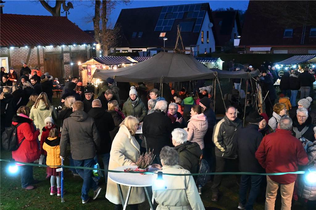 Der Adventszauber am Heimathaus in Dorsten-Wulfen am 1.12. war wieder Treffpunkt für viele Wulfener und "auswärtige" Gäste.