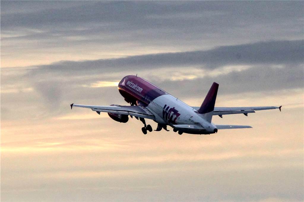 Prozess um Spätflüge: Schlechte Nachrichten für Gegner und Befürworter Der Airport argumentiert mit wirtschaftlichen Gründen: Längere Betriebszeiten ermöglichen den Airlines mehr Umläufe. Davon profitiert auch der Flughafen.