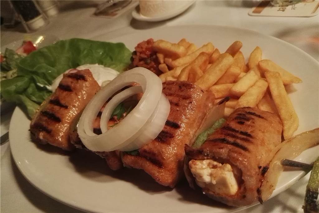 Im gastfreundlichen Akropolis stimmen das Essen und der Service Der Alexis-Sorbas-Spieß