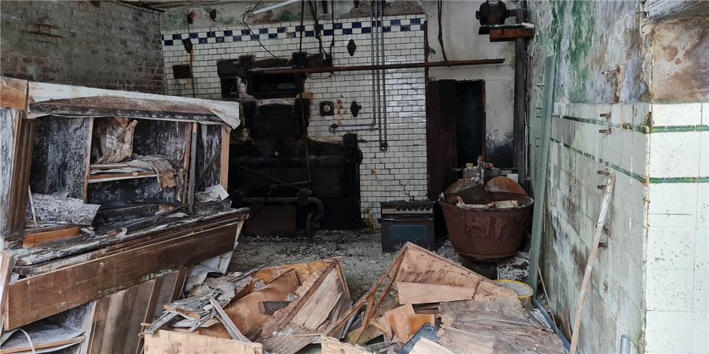 Lost Place mitten in Halterner Innenstadt: Bald steht der Abriss an Der alte Backofen ist ein schönes Relikt aus der Vergangenheit. Die Stadt will die Backstube nun abreißen, sie ist einsturzgefährdet.