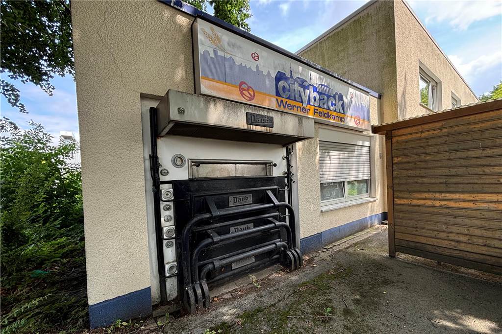 „Jede Nacht in der Backstube“: Wie Familie Rahenbrock Citybäcker führt Der alte Backofen ist eine Erinnerung an alte Tage. 1972 wurde hier die Zentrale des Citybäcker aufgebaut. Bis heute ist es der Unternehmenssitz.