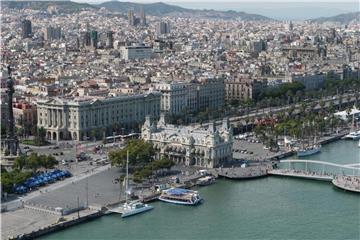 Der alte Hafen Port Vell in Barcelona. Wenn größere Schiffe in das Hafenbecken wollen, können Elemente der Brücke gedreht oder aus dem Weg gezogen werden. Foto: Rainer Jensen