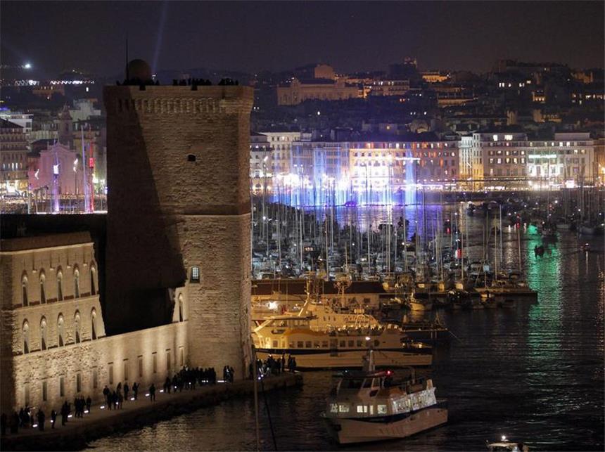 Kulturhauptstadt Marseille feiert Der alte Hafen von Marseille glänzt in neuem Licht. Foto: Guillaume Horcajuelo