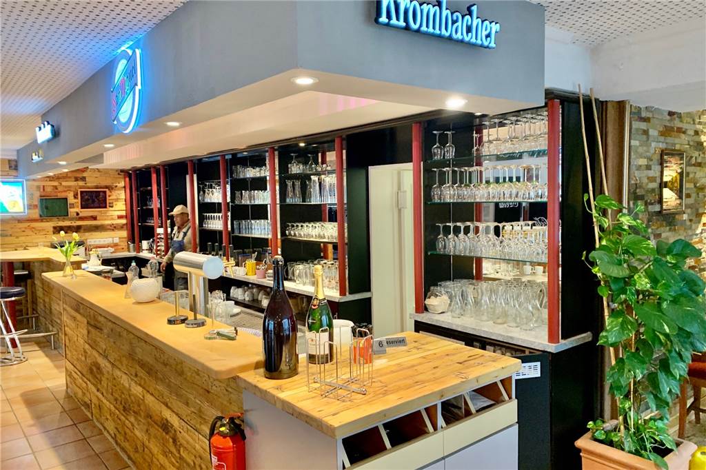 Neue Tapas-Bar eröffnet im Dortmunder Süden - Umzug aus der Nordstadt Der alte Tresen ist nach der Umgestaltung kaum wiederzuerkennen.