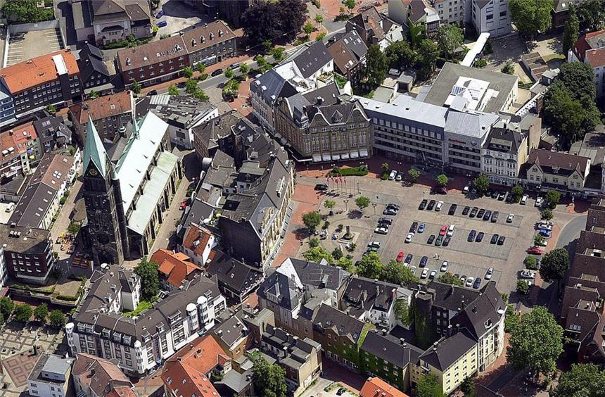 Marktplatz-Pläne im Schaufenster zu sehen Der Altstadt-Markt soll ein neues Gesicht erhalten