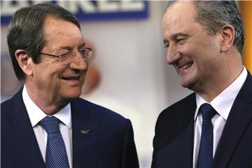 Der amtierende konservative Präsident Nikos Anastasiades (l) tritt gegen Stavros Malas an. Foto: Petros Karadjias