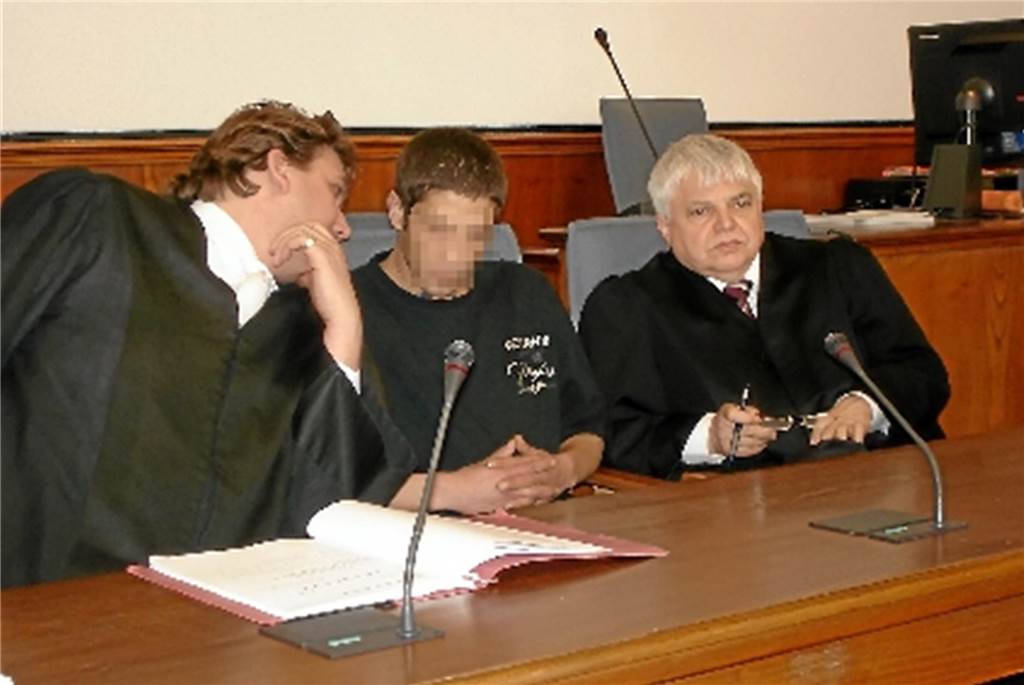 Tod einer jungen Frau vor 16 Jahren – Mord an der Obersten Vöhde Der Angeklagte und sein Verteidiger Knuth Meyer-Soltau.