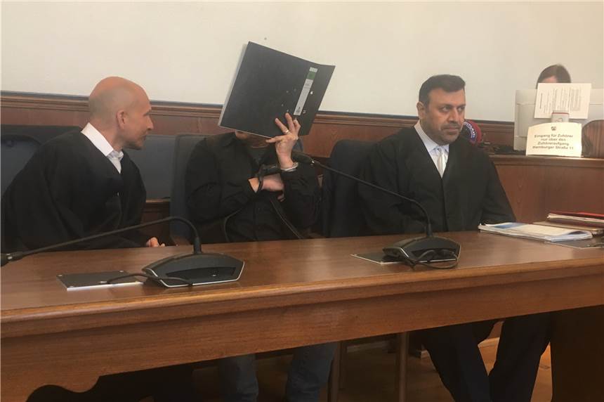 Mord an Nicole Schalla: Hoffnung für den Angeklagten schwindet immer weiter Der Angeklagte zwischen seinen Verteidigern Christian Dreier und Gencer Demir.