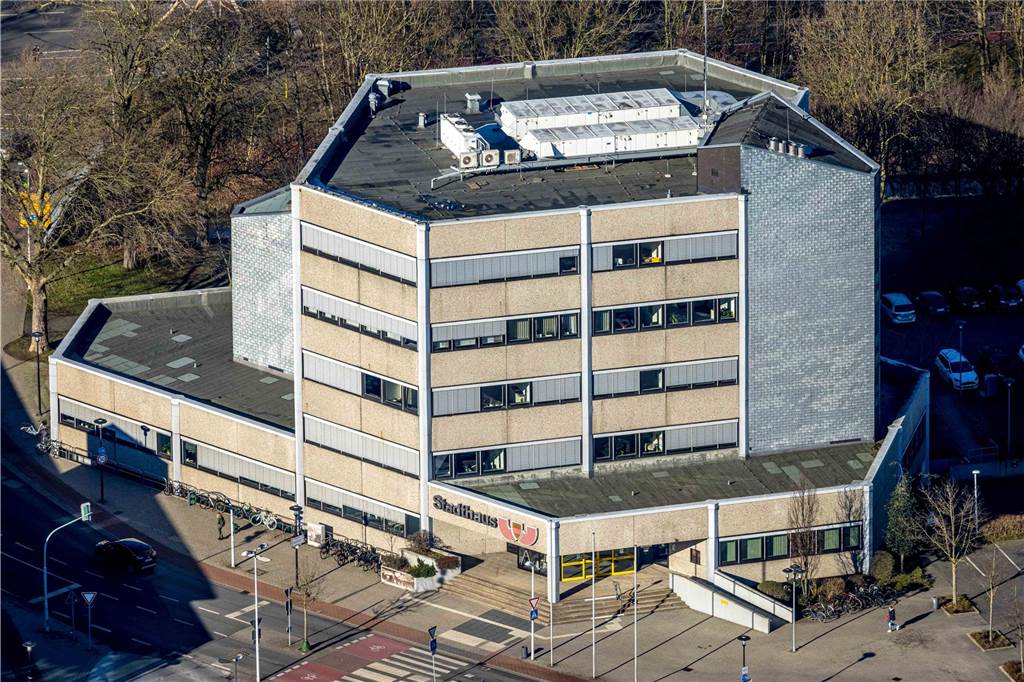 Kein kostenloses Parken für Stadt-Beschäftige: Fast alle Parteien dagegen Eine Luftbildaufnahme vom Stadthaus in Werne.