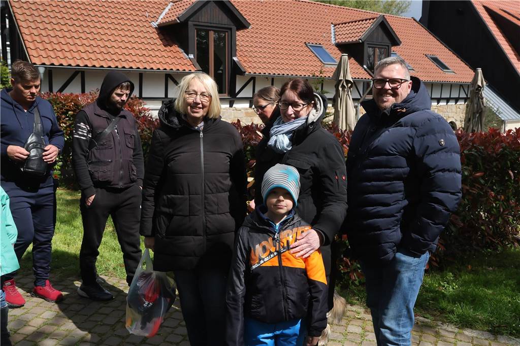 Die schönsten Bilder vom Aplerbecker Familientag: Viel los auf großem Flohmarkt im Rodenbergpark Viele Menschen schlendern über den Aplerbecker Familientag