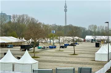 Der Aufbau für das Festi Ramazan auf dem Parkplatz E 1/ E 2 nahe den Westfalenhallen hat begonnen.