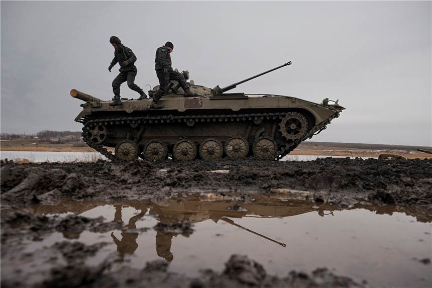 Nato dementiert Abzugsmeldung: „Russland scheint den Militäraufmarsch fortzusetzen“ Der Aufmarsch russischer Truppen an der ukrainischen Grenze sorgt im Westen seit Wochen für Ängste vor einem möglichen Angriff Moskaus auf die Ukraine, was der Kreml dementiert.