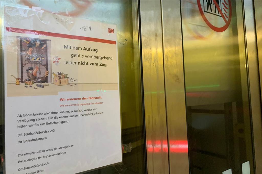 Schienenersatzverkehr zwischen Lünen und Davensberg: Erster Vormittag ohne Zwischenfälle Der Aufzug am Lüner Bahnhof ist seit mehr als einem halben Jahr außer Betrieb.