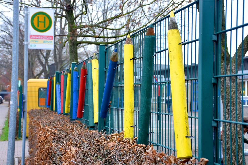 Erster Bauabschnitt der Josefschule: Freie Bahn für 4,45 Millionen Euro teuren Neubau Der Ausbau der Josefschule soll in den Osterferien 2023 beginnen und bis Ende 2024 abgeschlossen sein – zumindest der erste Abschnitt: In dem wird das Verbindungsgebäude zwischen Schul- und OGS-Trakt abgerissen und neu gebaut.