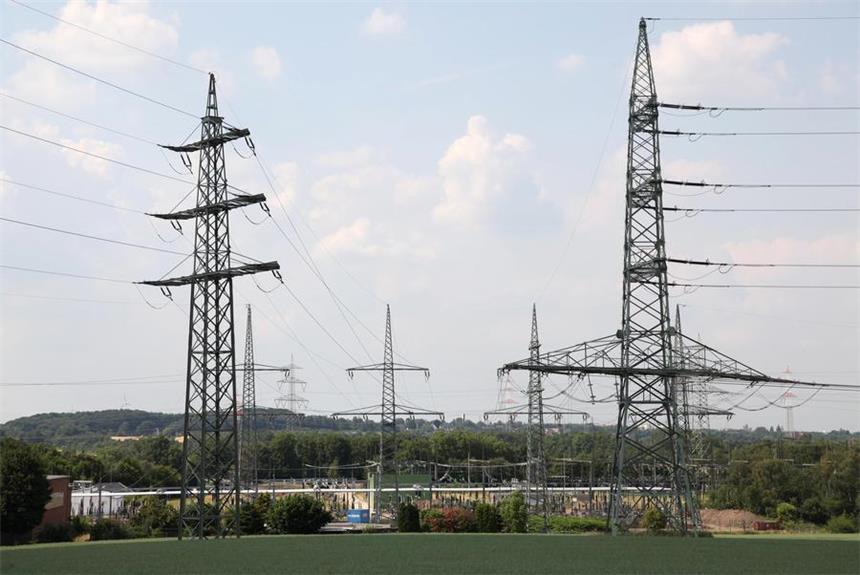 Das plant Amprion nach dem Ausbau des Umspannwerkes Der Ausbau des Umspannwerks Kruckel schreitet voran. Nun müssen noch die Freileitungen, die vom Werk ausgehen, umgerüstet werden. Elf Kilometer lang ist das erste von fünf Teilstücken über die der Strom transportiert wird.