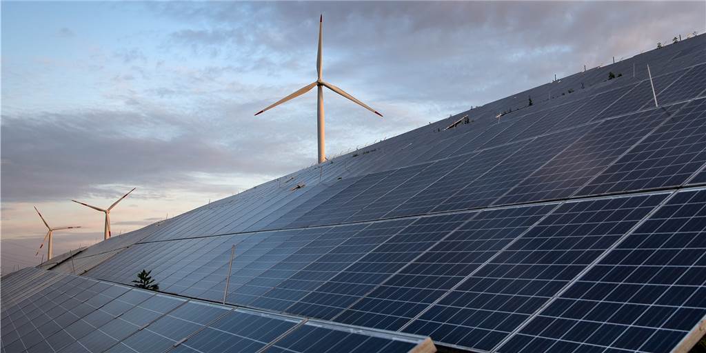Strompreisbremse geht ausgerechnet auf Kosten erneuerbarer Energien Der Ausbau erneuerbarer Energie in Deutschland stockt bereits, auch wegen komplizierter Gesetze. Das ab Juli 6,6 Milliarden Euro Fördergelder aus der EEG-Umlage wegfallen, macht es nicht besser.