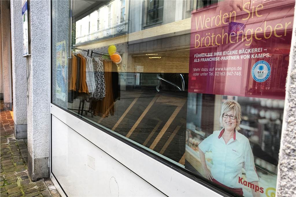 Kamps bestätigt: Filiale an der Hüsingstraße dauerhaft geschlossen Der Aushang im Schaufenster der geschlossenen Bäckerei