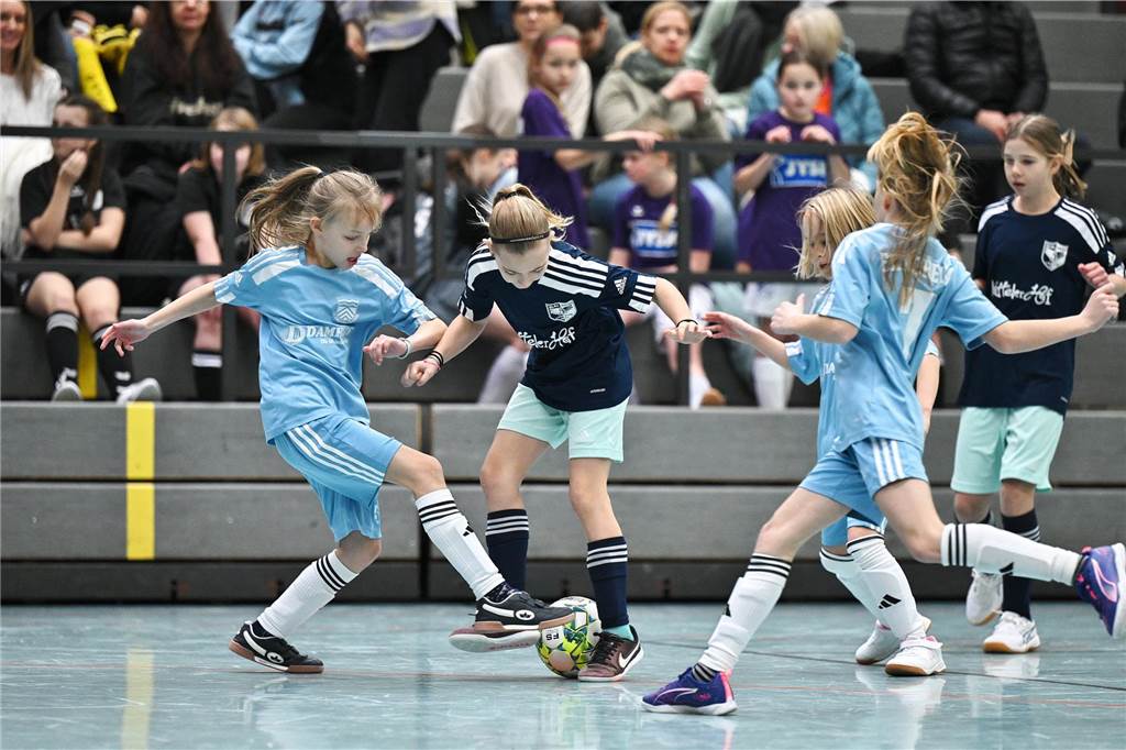 Der Ausrichter war sogar mit zwei Teams vertreten: BW Lavesum lud zum "U11 Ketteler Hof Cup 2025" ein. Neun Mannschaften - aus Haltern war auch Concordia Flaesheim dabei - folgten der Einladung.