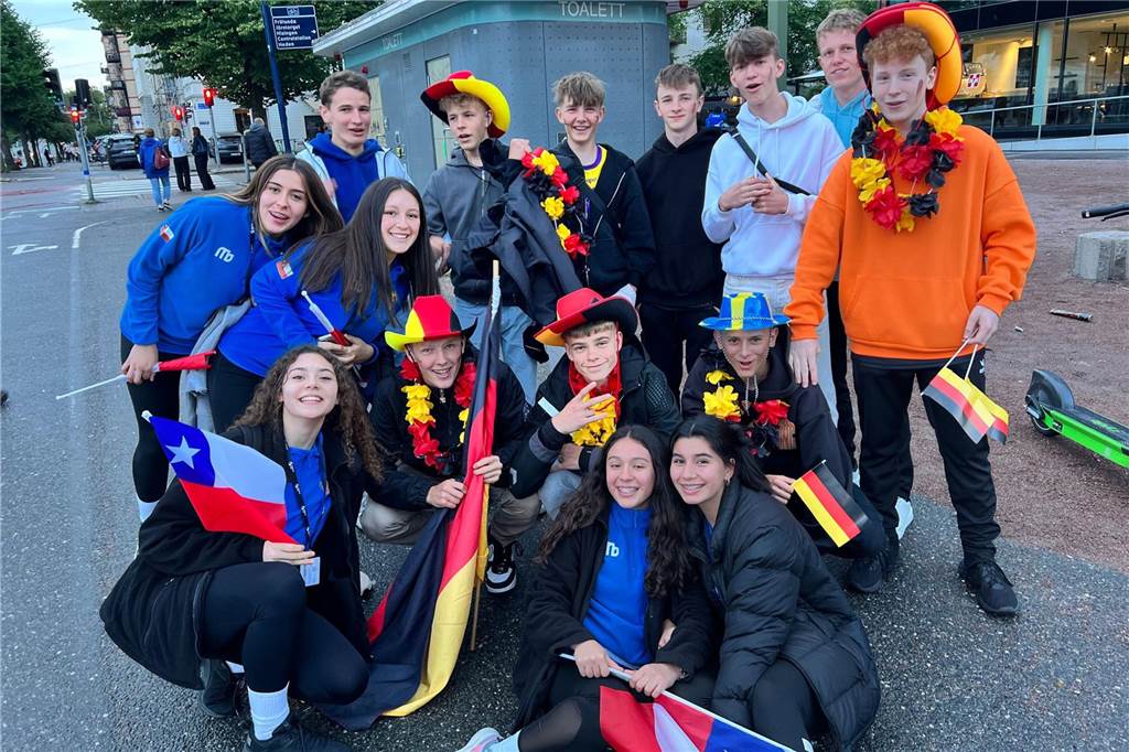 HSC behauptet sich gegen starke Konkurrenz beim Partille-Cup Der Austausch mit Menschen aus anderen Ländern, hier mit Chileninnen, ist ein wichtiger Bestandteil des Partille Cups.