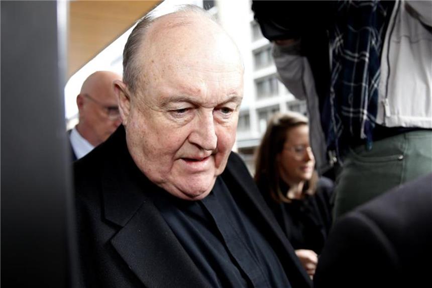 Australischer Erzbischof verurteilt Der australische Erzbischof Philip Wilson kommt nach der Urteilsverkündung aus dem Gericht im australischen Newcastle. Foto: Darren Pateman/AAP