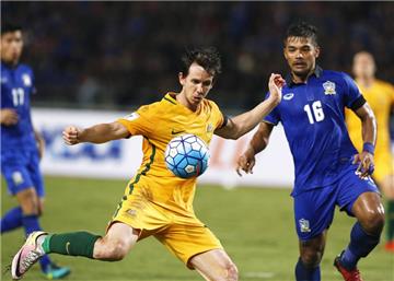 Der australische Nationalspieler Robbie Kruse trägt künftig das Trikot des VfL Bochum.