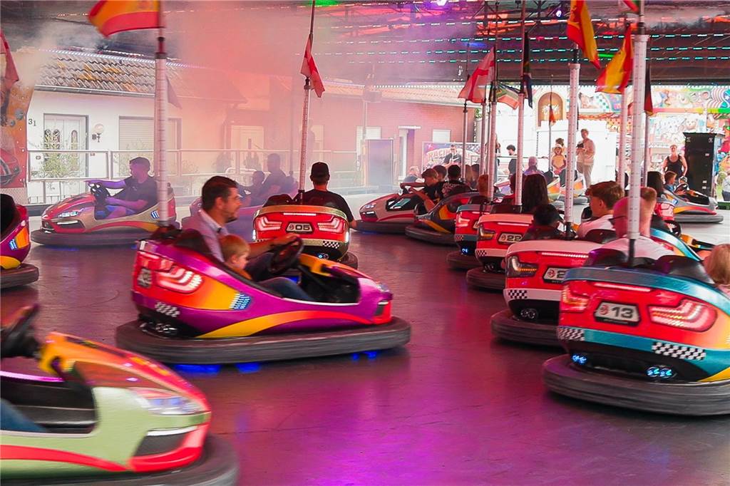 Kirmes begeistert: Besucherandrang und keinerlei Zwischenfälle Ein Autoscooter