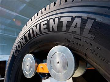 Der Autozulieferer Continental profitiert zum Jahresstart von der Wiederbelebung des Reifengeschäfts. Foto: Julian Stratenschulte/Archiv