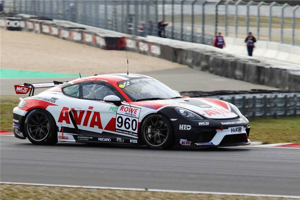 Moritz Oberheim hat ein neues Team: Langstreckenserie am Nürburgring ist gestartet Der AVIA Racing Porsche Cayman GT4 ist 420 PS stark.