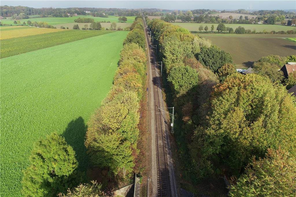 Der Bahndamm in Wethmar: Um diesen anzulegen, wurde am Vogelsberg Boden ausgehoben.