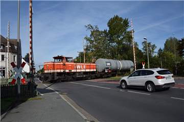 Der Bahnübergang am Selmer Bahnhof war am Dienstag auch geöffnet, wenn ein Zug durchfuhr.