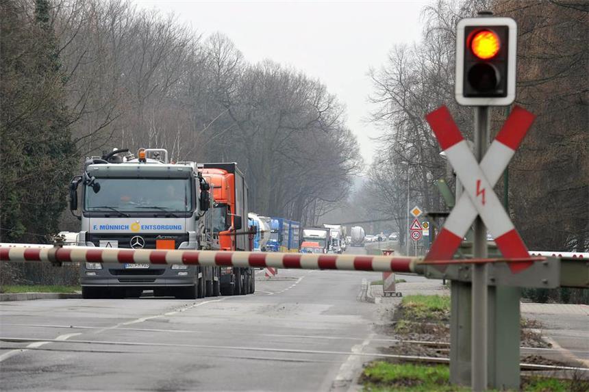 Deusche Bahn räumt Probleme bei Übergang ein Der Bahnübergang Brunnenstraße in Lünen. Dort gibt es immer wieder Probleme.