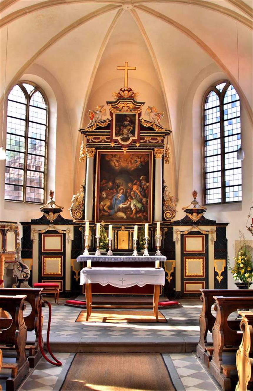 Der Barockaltar in der Raesfelder Schlosskapelle kann wohl als Ausdruck von „Pracht“ beim Tag des offenen Denkmals gesehen werden, der in diesem Jahr unter dem Motto „Macht und Pracht“ steht.
